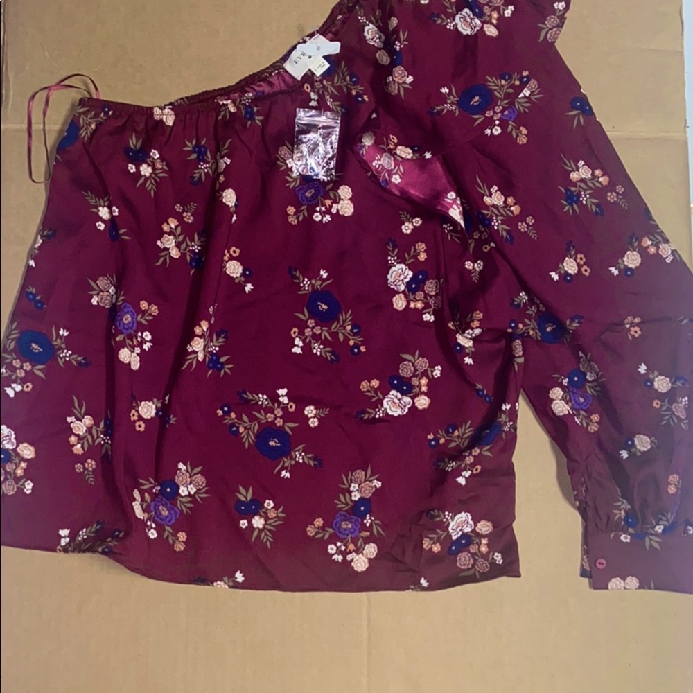 Everly burgundy Blouse (NEW; NEVER BEEN WORN).